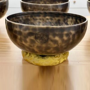 Handmade Full Moon Singing Bowl (Diameter 25-26 cm) 手工满月颂钒(直径25-26 cm)